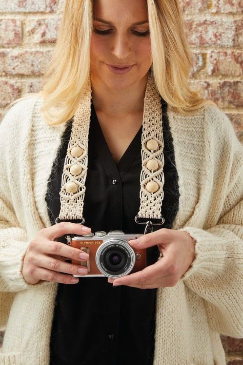 Camera Strap Tutorial, Macrame Camera Strap, Half Hitch Knot, Free Macrame Patterns, Tips For Sewing, Mollie Makes, Sew Projects, Macrame Curtain, Long Rope