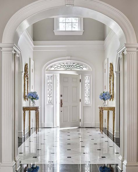 Peek Inside: Our First 2019 Issue is All About Before + Afters - Page 3 of 6 - Southern Home Magazine Vstupná Hala, Interior Design Minimalist, Marble Floors, Hallway Designs, Hill Interiors, Foyer Design, Georgian Homes, Home Entrance Decor, Southern Home