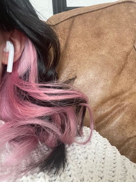 Light Pink Streaks In Black Hair, Pink Strands In Black Hair, Pink Skunk Hair, Pink Black Hair, Brown And Pink Hair, Pink Hair Streaks, Pink Hair Highlights, Baby Pink Hair, Pink And Black Hair