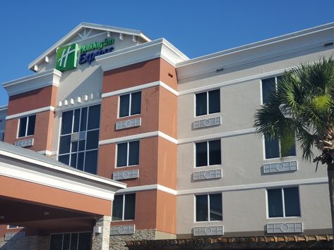 The Holiday Inn Express Palm Bay is located about an hour south of Kennedy Space Center. While it may be a bit of a drive to see all the amazing things there. You won’t want to stay anywhere else.  With its amazing rooms. Great Food and a truly awesome location. This is a place you […] Amazing Rooms, Holiday Inn Express, Palm Bay, Universal Studios Orlando, Space Center, Universal Orlando, Eat Local, Great Food, Local Area