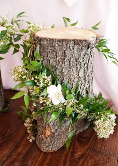 Stump Seats, Table Seating Wedding, Seating Wedding, Tiny Tree, Small Vases, Tree Stumps, Aisle Flowers, Theme Nature, Events Design