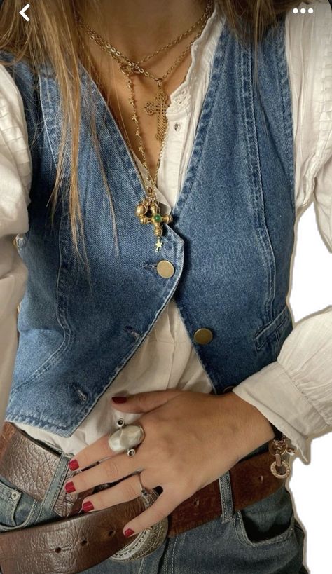 Denim Vest Outfit, Casual Dinner Outfits, Dinner Outfit Casual, Outfit Aesthetics, Latina Outfits, Estilo Hippy, Vest Outfit, Looks Country, Diy Vetement