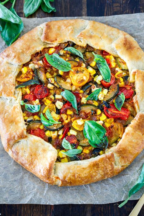 This savory galette recipe is full of summertime goodness! Filled with summer tomatoes, corn and zucchini with ricotta cheese, fresh basil, and a delicious cornmeal crust. Things To Do With Pie Crust Dinner, Galette Recipe Savory, Summer Galette, Vegetable Galette, Savory Galette, Veggie Pie, Cornmeal Crust, Corn And Zucchini, Grilled Broccolini