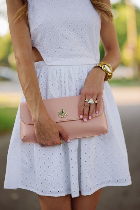 Mode Kimono, Gaun Fashion, Iranian Women Fashion, Design Moda, White Eyelet Dress, Trendy Fashion Tops, Simple Dress, Eyelet Dress, Pinafore Dress