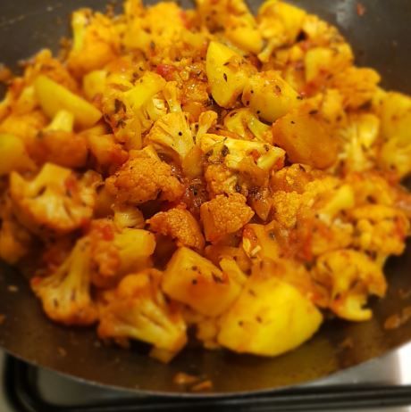 Authentic Aloo Gobi Recipe, Aloo Gobi Recipe Authentic, Aloo Gobi Recipe, Gobi Recipe, Indian Cauliflower, Recipe For Cauliflower, Indian Night, Gobi Recipes, Kitchen Indian