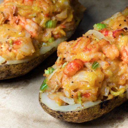 Crawfish Baked Potato, Stuff Potatoes, Farm Meals, Crawfish Dishes, Bake Potato, Loaded Potatoes, Louisiana Cooking, Creole Food, Crawfish Recipes