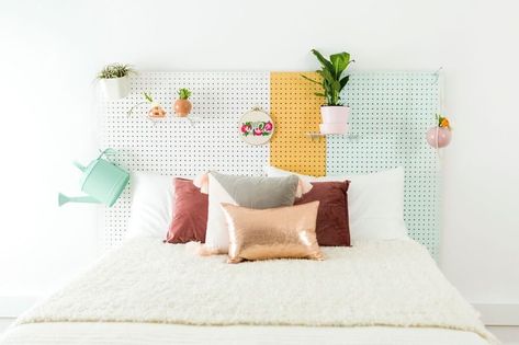 Creative Ways to Make Headboards for Your Bed | Brit + Co Pegboard Headboard, Diy Headboard Wooden, Diy Pegboard, Diy Will, Headboard Diy, How To Make Headboard, Home Interior Accessories, Diy Headboards, Wooden Headboard