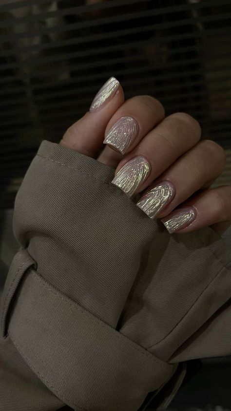 New Year Manicure, Blue Chrome Nails, Pink Chrome Nails, Nagellack Trends, Chrome Nails Designs, Edgy Nails, Nails Desing, Minimalist Nails, Dream Nails