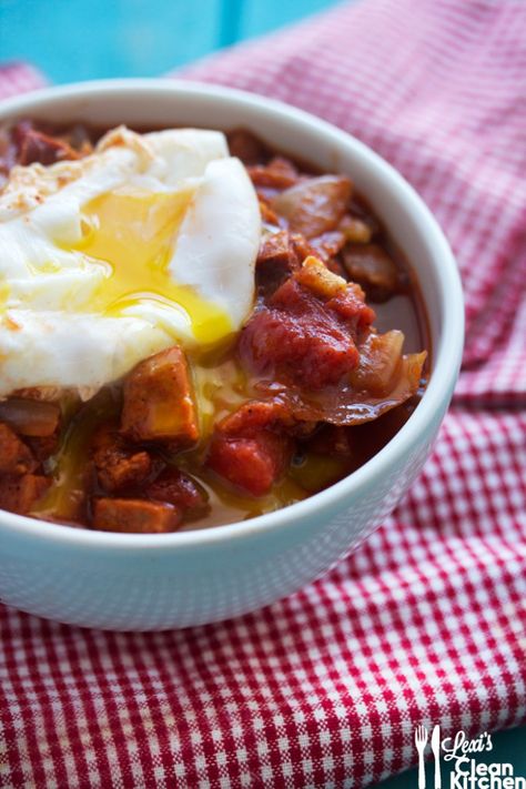 Guest Post: #paleo Spicy Breakfast Stew (with the perfect poached egg) Spicy Breakfast, Spicy Stew, Menu Sarapan Sehat, Lexi's Clean Kitchen, Perfect Poached Eggs, Breakfast Soup, Poached Egg, Think Food, Primal Paleo