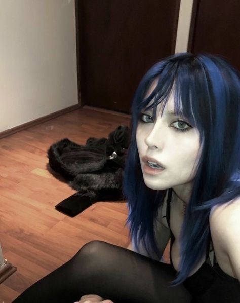 Blue And Silver Tinsel Hair, Hair Dye Ideas For Blue Eyes, Goth Blue Hair, Blue Racoon Tail Hair, Vampire Hair Color, Emo Long Hair, Grunge Hair Color Ideas, Alternative Dyed Hair, Alternative Makeup Ideas