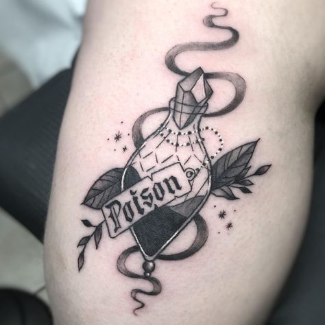 Tat Sketches, Poison Bottle Tattoo, Poison Tattoo, Poison Bottle, Bottle Tattoo, Mask Tattoo, Tatuaje A Color, R Tattoo, Tattoo Girl