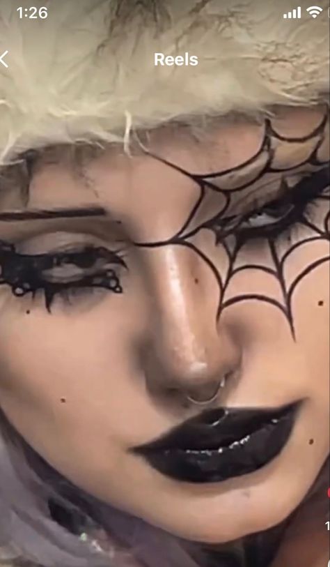 Spider Eyeliner, Alternative Eyeliner, Creative Eyeliner, Spider Makeup, Goth Eye Makeup, Punk Makeup, School Halloween, Makeup Face Charts, Alt Makeup