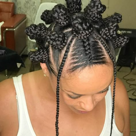 Fall In Love With BANTU KNOTS [How to + 100 Pictures] - Curly Craze Bantu Knots Hairstyles, Bantu Knot Styles, Short Natural Curls, Bantu Knot Hairstyles, Protective Style Braids, Tan Skin Blonde Hair, Twisted Hair, African Hair Braiding Styles, Hair Knot