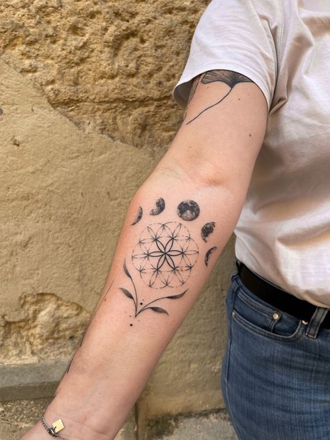 Moon Phase Flower Tattoo, Moon Ornamental Tattoo, Flower Of Life Tattoo Women, Circle Of Life Tattoo, Seed Of Life Tattoo, Spirituality Tattoo, Tattoo Moon Phases, Intuitive Tattoo, Intuition Tattoo