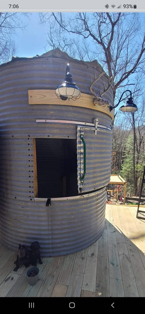 Repurposed Grain Bin Ideas, Grain Bin Outdoor Kitchen, Silo Outdoor Kitchen, Silo Bar Ideas, Silo Bar, Outdoor Restroom, Corn Crib, Silo House, Grain Silo