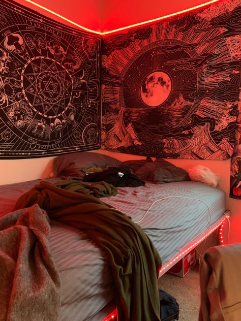 College dorm goth punk aesthetic grey bedroom by @nope.ext in ig College Dorm Room Ideas Goth, College Dorm Aesthetic Grunge, Dark Grunge Bedroom Aesthetic, Asethic Bedroom Idea, Goth College Dorm, Grunge College Dorm, Punk Asethic, Room Asethic, Goth Asethic