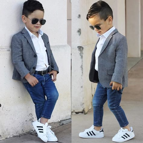 1,899 Me gusta, 94 comentarios - KidzOutfitOfTheDay (@kidzootd) en Instagram: "Little dude 💙 Rocking his outfit 💙 👉 @willistyle28 WEBSITE - WWW.KIDZOOTD.COM For a chance to be…" Suit Jacket With Jeans, Trendy Boy Outfits, Toddler Boy Fashion, Kids Fashion Clothes, Stylish Boys, Kids Clothes Boys