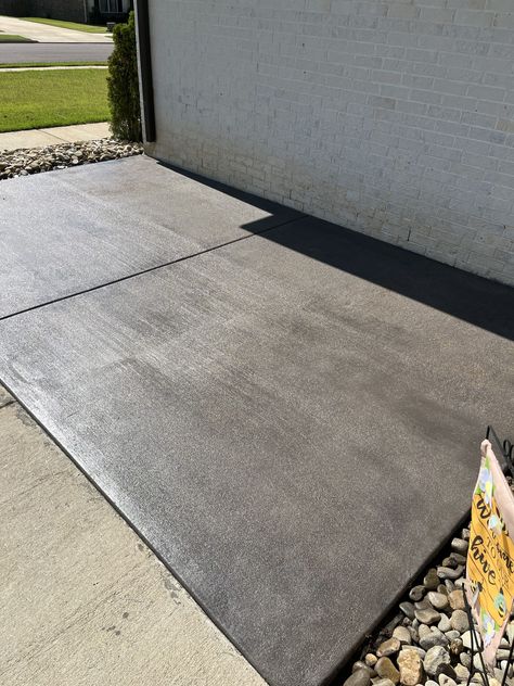 Antiquing Concrete Patio, Floor Stamping Concrete Porch, Stained Concrete Patio Colors, Charcoal Concrete Patio, Black Stained Concrete Patio, Broom Finished Concrete Patio, Stained Driveway Concrete, Stained Patio Concrete, Concrete Paint Patio