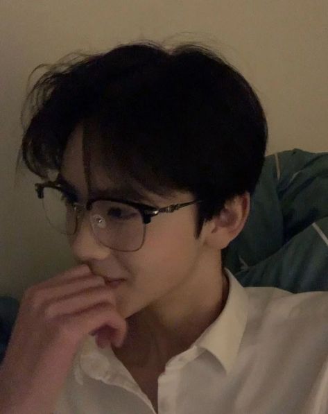 Cute Nerd Guy Aesthetic, Asian Nerd Guy, Asian Guy Aesthetic, Nerd Guy Aesthetic, Nerd Aesthetic, Nerdy Guys, Night Club Aesthetic, Cute Nerd, Boys Glasses