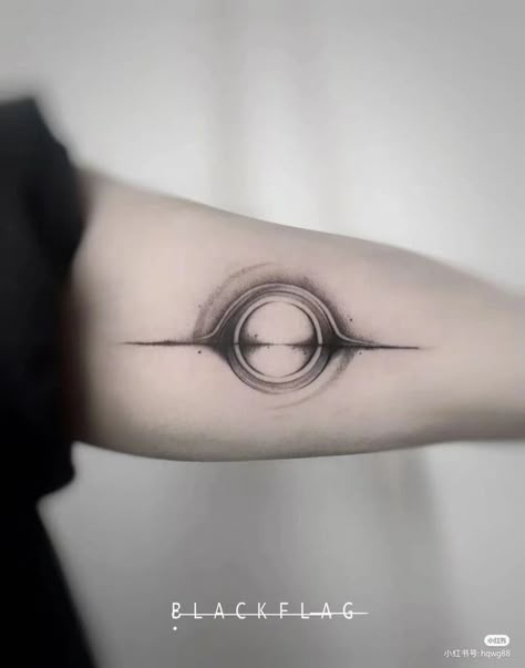 Hole Tattoo, Black Hole Tattoo, Astronomy Tattoo, Jagua Henna, Astronaut Tattoo, Minimal Tattoo Design, Planet Tattoos, Galaxy Tattoo, Muster Tattoos