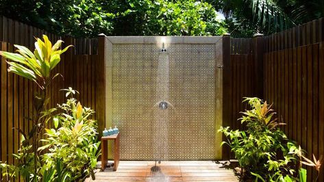 9 Outdoor Shower Ideas That Are Right On Time For Spring – Forbes Home Outdoor Shower Ideas, Indoor Outdoor Bathroom, Outdoor Bathroom Design, Outdoor Bath, Outdoor Bathrooms, Rustic Outdoor, Water Feature, Shower Design, Outdoor Oasis