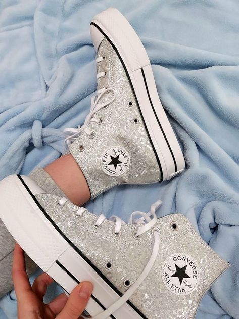 Glitter Platform Converse, Silver Glitter Converse, Cute Converse Platform, Glitter Converse Outfit, Glitter Sneakers Outfit, Preppy Converse, Prom Sneakers, Pretty Converse, Converse Glitter