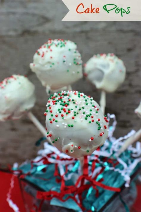 3 Ingredient Festive Cake Pops Easy Cake Pops 3 Ingredients, Easy Cake Pops, Fun Holiday Desserts, No Bake Cake Pops, 3 Ingredient Cakes, Bread Bowl Recipe, Beef Dip, 2 Sisters, Festive Cookies