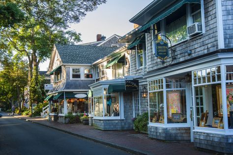 This 4,067-person village has loads of New England charm — fitting for its Martha's Vineyard locale. Edgartown Massachusetts, Fall Weekend Getaway, New England Aesthetic, Small Town Living, England Aesthetic, Small Towns Usa, Small Town America, Small Town Life, Summer Destinations