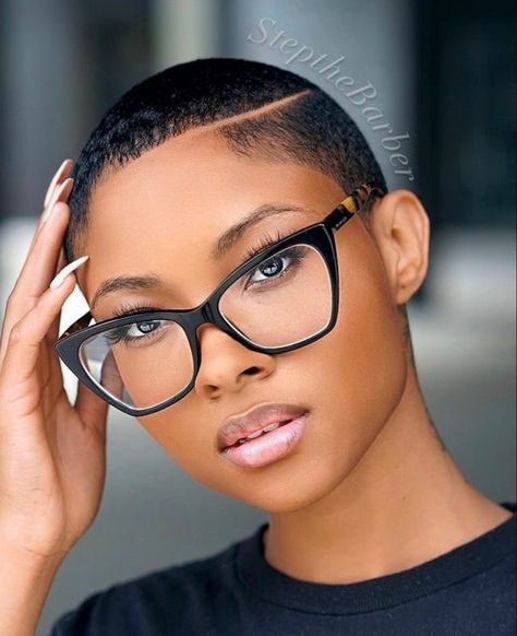 Fade Haircut Women, Short Hair Designs, Black Hair Short Cuts, Shaved Hair Cuts, Short Shaved Hairstyles, Shaved Hair Designs, Natural Hair Cuts, Natural Hair Short Cuts, Short Hair Black