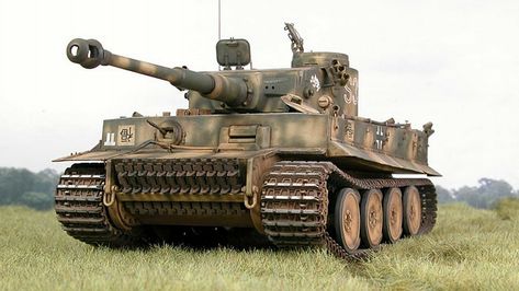 Vintage Tanks, Cromwell Tank, Ww2 Soldiers, Tiger Ii, German Soldiers Ww2, Tank Destroyer, Military Armor, Tiger Tank, German Uniforms