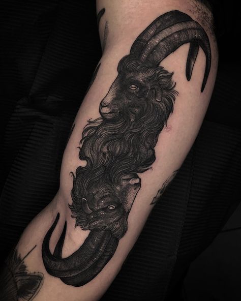 Ram Head Tattoo, Ram Tattoos, Tattoos Creepy, Creepy Beautiful, Goat Tattoo, Lamb Tattoo, Instagram Tattoos, Ram Tattoo, Dark Tattoos