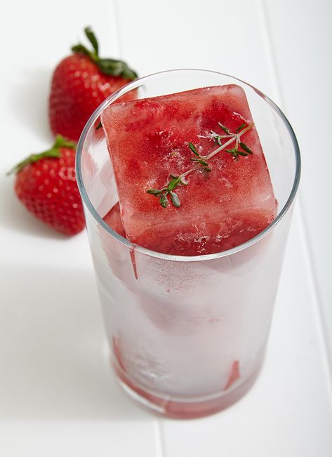 Recipe: Strawberry + Thyme Ice Cubes - Shari's Berries Blog Ice Cube Recipe, Flavored Ice Cubes, Vegan Gluten Free Recipes, Mixed Drinks Recipes, Fun Treats, Strawberry Lemonade, Fun Cocktails, Ice Cubes, Fruit Smoothies