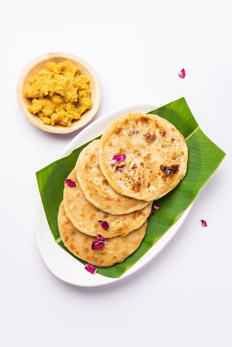 Puran poli, Puran roti, Holige, Obbattu, or Bobbattlu, is Indian sweet flatbread from Maharashtra Sweet Flatbread, Rava Ladoo, Puran Poli, South Indian Breakfast Recipes, Rice Flakes, Famous Desserts, Sweet Dishes Recipes, Popular Desserts, Indian Breakfast