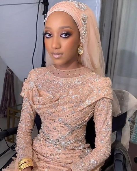 Arewa Styles, Marriage Dresses, Lace Turban, Asoebi Lace Styles, Hijab Brides, Cultural Clothes, Unique Ankara Styles, Muslimah Wedding Dress, Muslimah Wedding