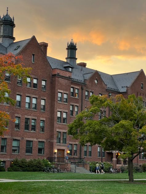 College Dorm Exterior, Vassar College Aesthetic, Canterwood Crest, College Collage, Vassar College, Campus Aesthetic, College Things, College Vision Board, Ny Life