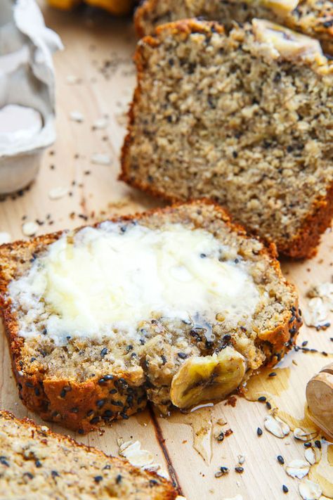 Sesame Chia Banana Bread with Honey and Tahini Banana Tahini Cookies, Healthy Banana Bread, Make Banana Bread, Healthy Sweets Recipes, Banana Recipes, Sweet Breakfast, Sweets Recipes, Banana Bread Recipes, Healthy Baking