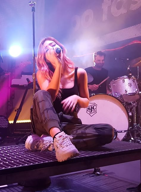 Female Vocalist Aesthetic, Chrissy Costanza Aesthetic, Singer Lifestyle, Chrissy Constanza, Famous Lifestyle, Chrissy Costanza, Tour Aesthetic, Singing Career, Singer Dr