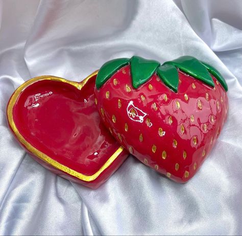 Strawberry Heart, Affordable Aesthetic, Sculpture Art Clay, Clay Diy Projects, Clay Crafts Air Dry, Seeing Eye, Heart Box, All Seeing Eye, Pottery Crafts