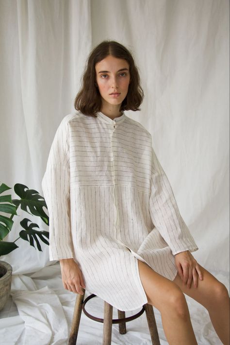 Oversized Blouse Outfit, Linen Shirt Pattern, Indie Dresses, Minimalist Shirt, Shirt Sewing, Make Your Own Shirt, Pattern Hack, Minimalist Shirts, Shirt Sewing Pattern