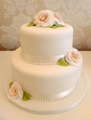 2 tier wedding cake with sugar vintage roses Wedding Cake Sugar Flowers, 2 Tier Wedding Cake, Vintage Pasta, 2 Tier Wedding Cakes, Wedding Cake Navy, Designer Cake, Cake With Flowers, Cake Boutique, Fondant Wedding Cakes