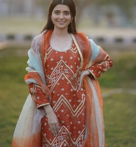 Suit Contrast Colour, Poses In Suit, Nimrat Khaira Suits, Hand Embroidery Suits, Simple Suit Designs, Velvet Pakistani Dress, Bridal Suits Punjabi, Punjabi Dress Design, Bridal Boutique Interior