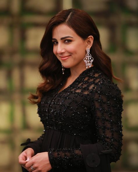 Ushna Shah, Pakistani Women Dresses, Welcome To My Youtube Channel, Pakistani Actress, My Youtube Channel, Ethnic Fashion, Indian Fashion, Youtube Channel, For Girls