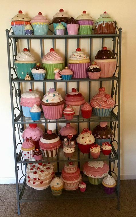 Cupcake Kitchen Theme, Cupcake House, Cupcake Cookie Jar, Cupcake Kitchen Decor, Ceramic Cupcake, Deco Cupcake, Clay Diy Projects, Pink Kitchen, Cute Kitchen