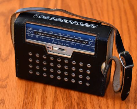 https://flic.kr/p/2jrmfFX | Vintage Norelco Multi-Band Transistor Radio (FM-BC-LW), Model Number Unknown, Premium Distributed By The CBS Radio Network, Made In Holland, Circa 1960s Swag Wallpaper, Tv Sets, Radio Fm, Transistor Radio, Old Tv, Office Phone, Fm Radio, Corded Phone, Vintage Advertisements