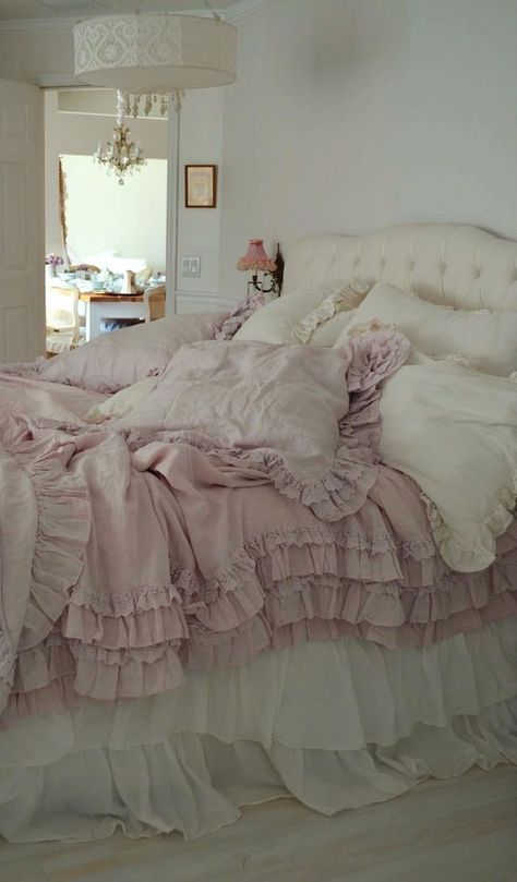 Country Chic Bedding, Shabby Chic Bedrooms Decorating Ideas, Shabby Chic Decor Bedroom, Chic Bedroom Decor, Shabby Chic Living, Shabby Chic Room, Chic Bedding, Shabby Chic Living Room, Shabby Chic Interiors