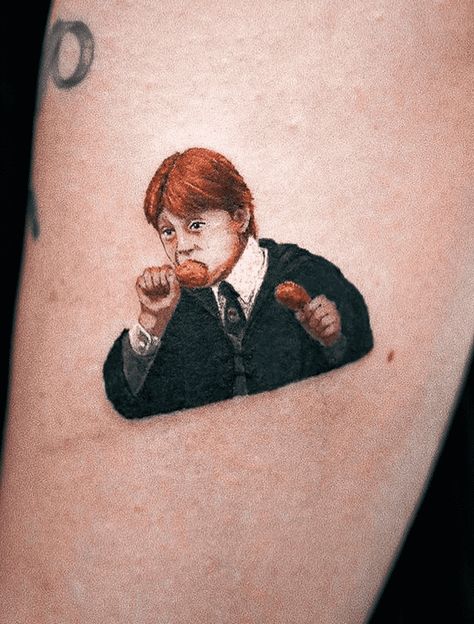 Ron Weasley Tattoo Design Images (Ron Weasley Ink Design Ideas) Weasley Twin Tattoos, Weasley Twins Tattoo Ideas, Ron Weasley Tattoo Ideas, Weasley Tattoo Ideas, Weasley Tattoo, Ron Weasley Tattoo, Ginny Weasley Tattoo Ideas, Color Harry Potter Tattoo, Traditional Lamp