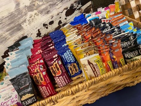 Boutique Snack Bar, Break Room Essentials, Employee Snack Station, Conference Snacks Ideas, Snacks For Salon Clients, Snack Area Office, Meeting Snacks Office, Snack Display Ideas Office, Drink And Snack Station