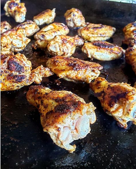 Crazy Cajun Chicken Wings on the Blackstone Griddle (Recipe!) – Grizzly BBQ Griddle Chicken Recipes, Griddle Chicken, Cajun Chicken Wings, Blackstone Meals, Blackstone Chicken, Outdoor Griddle Recipes, Griddle Cooking Recipes, Outdoor Griddle, Hibachi Chicken