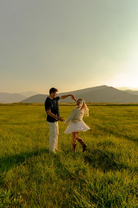 Twirling Engagement Photos, Couple Twirling Photo, Engagement Photo Country, Couple Spinning Around, Old Style Engagement Photos, Spinning Couple Picture, Spring Time Engagement Photos, Couples Photo Poses Ideas, Landscape Couple Photos