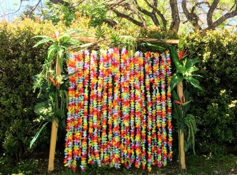 Hawaiian Christmas | CatchMyParty.com Luau Party Photo Backdrop, Hawian Themed Party, Hawaiian Prom Theme, Hawaiian Christmas Party Decorations, Hawaiian Photo Backdrop, Hawaiian Backdrop Ideas, Christmas Luau Party Ideas, Luau Photo Backdrop, Luau Backdrop Ideas